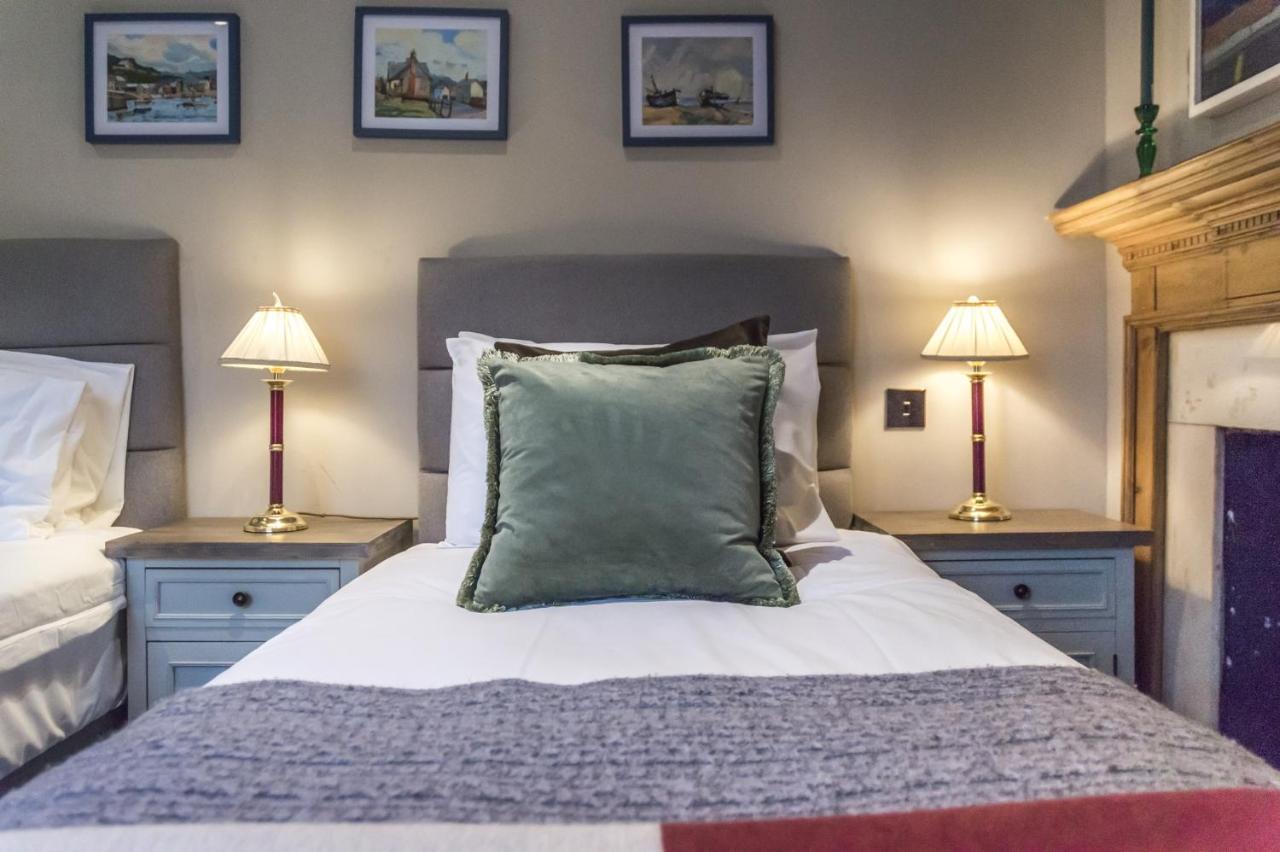 Joe's Townhouse 4*