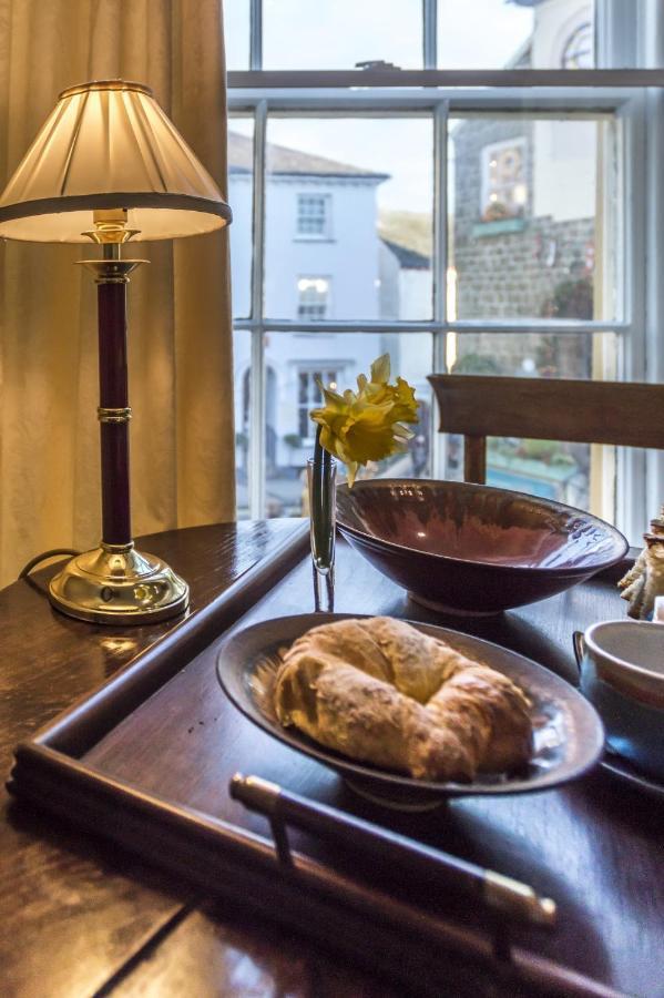 Joe's Townhouse 4*